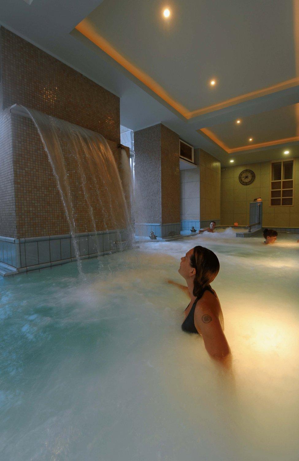Kentrikon Hotel & Spa Loutra Edipsou  Exterior foto